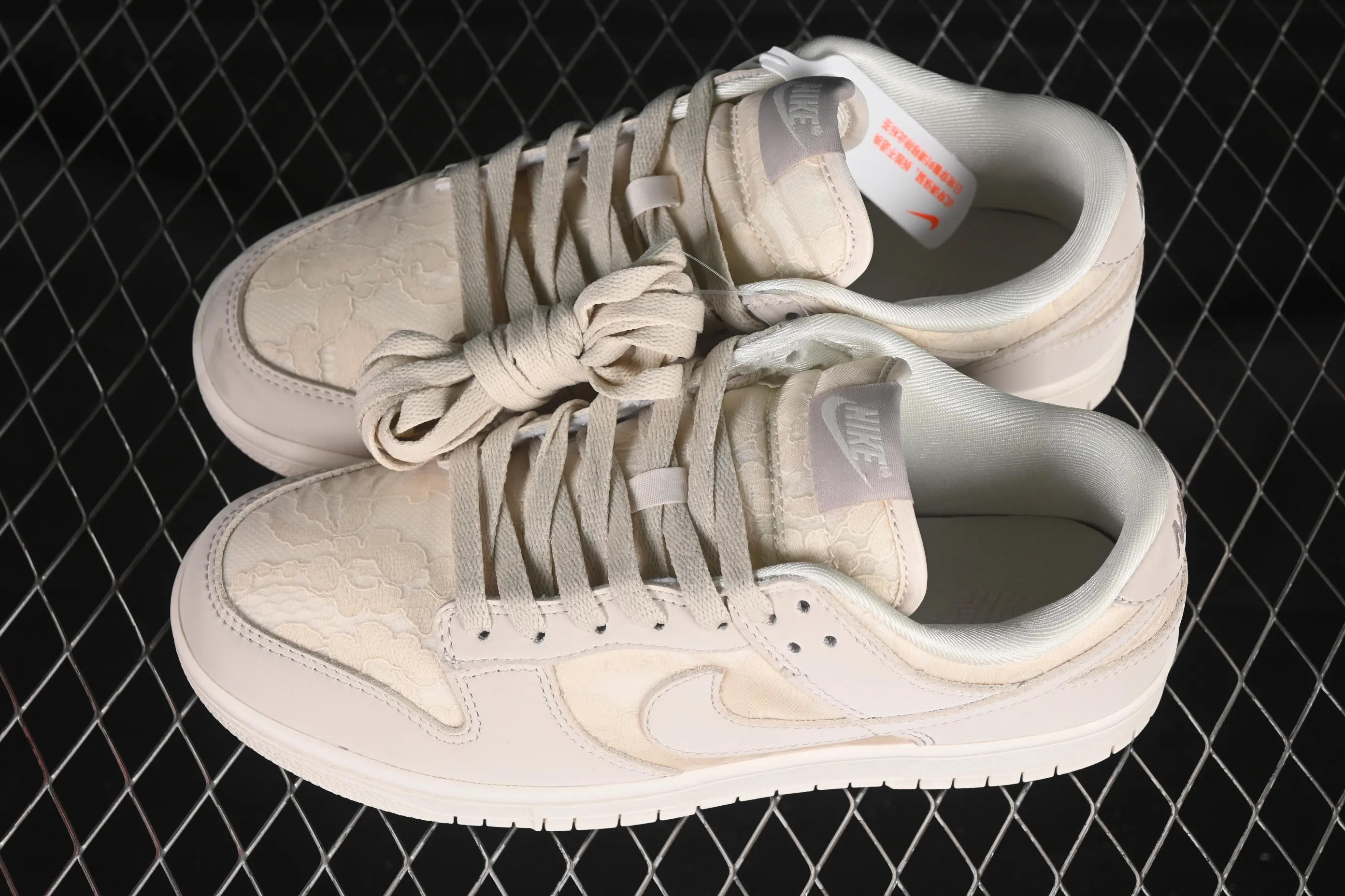 All Categories Nk SB Dunk Series Nk SB Dunk Low Low-top sneakers Nike SB Dunk Low "Light Orewood Brown" Hidden girl low-top casual sneakers HJ5870-100